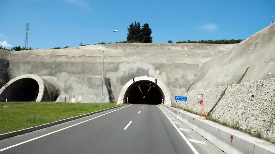 Gadkari Proposes 30 km Delhi–Gurugram Underground Tunnel, Cutting Commute to 15 Minutes